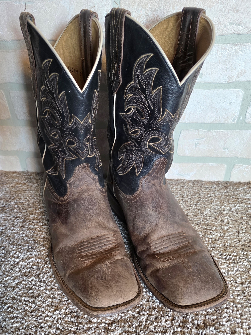 Cody James Men's Willow Western Boots with a Square Toe